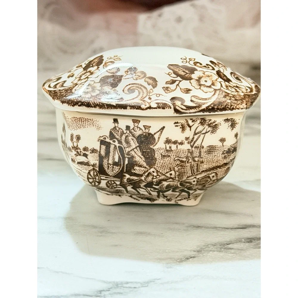 Johnson Brothers Coaching Scenes Brown Multicolor Trinket (A3214)